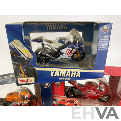 Boxed Maisto 2009 Yamaha, Casey Stoner Ducati, 2008 Honda RCV with Harley Davidsons and Triumph