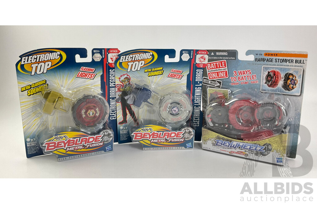 Boxed Hasbro Beyblade Metal Fusion Electronic Dark Pegasus, Electronic Lightning L Drago and Rampage Stomper Bull