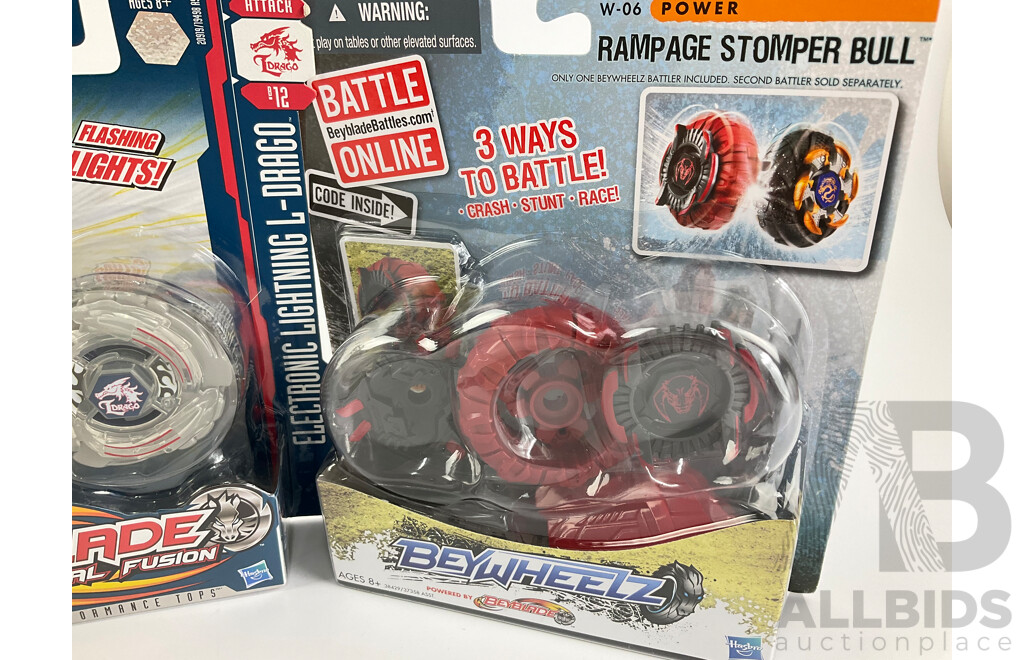 Boxed Hasbro Beyblade Metal Fusion Electronic Dark Pegasus, Electronic Lightning L Drago and Rampage Stomper Bull