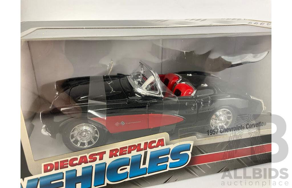 Boxed Diecast American Classics, 1957 Chevrolet Corvette and Ford Thunderbird - 1:24 Scale