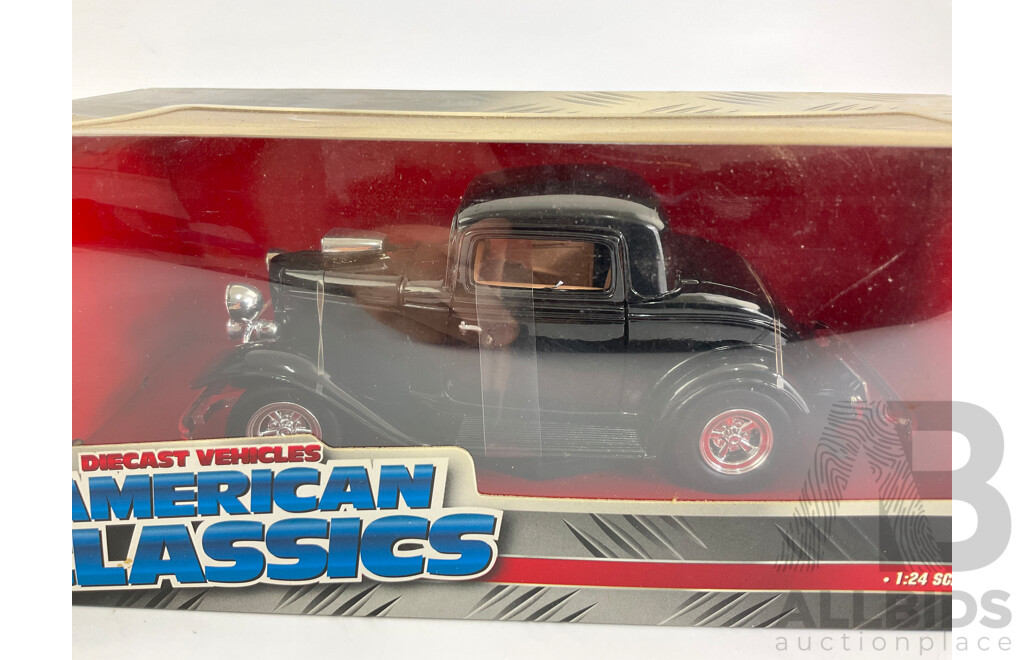 Boxed Diecast American Classics, Ford Coupe and Chevrolet Bel Air - 1:24 Scale