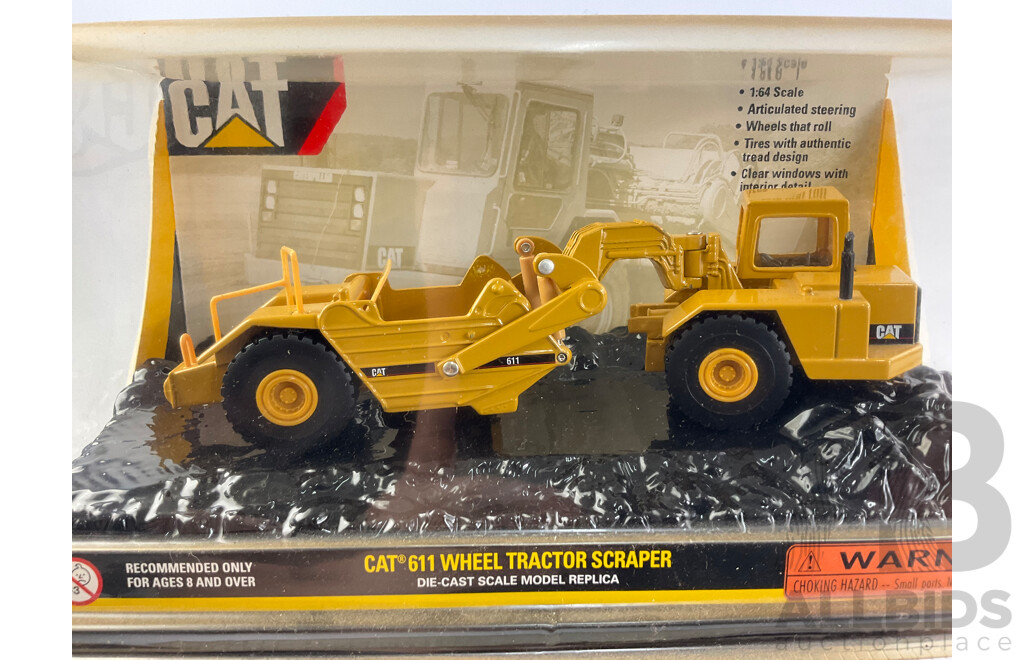 Norscot Diecast Caterpillar 385C L Hydraulic Excavator and 611 Wheel Tractor Scraper - 1:64 Scale