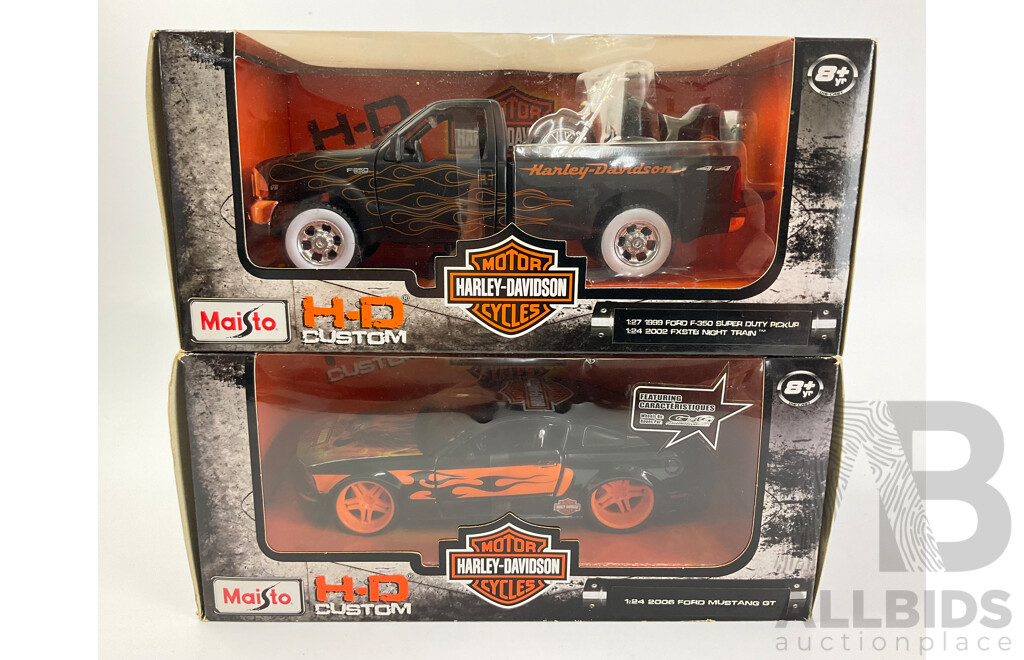 Maisto H-D Custom 1999 F-350 Super Duty Pick Up with 2002 FXSTB Night Train and 2006 Ford Mustang GT - 1:24/1:27 Scale