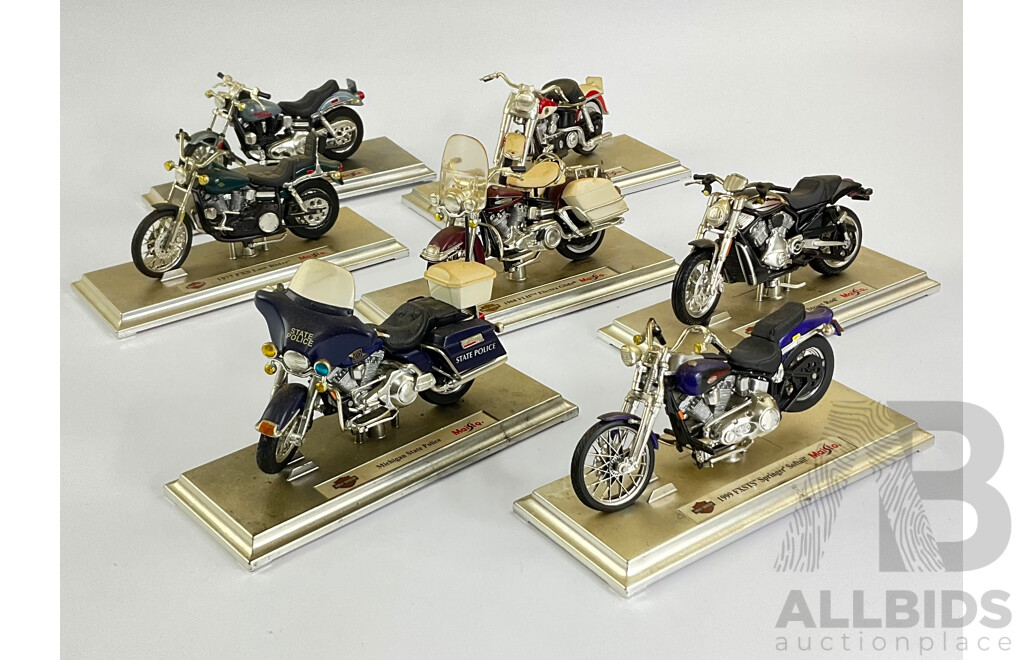 Maisto Harley Davidson Diecast and Plastic Models Including 1977 FXS Lowrider, 1958 FLH Duo Glide, 2002 FXDWG CVO Custom