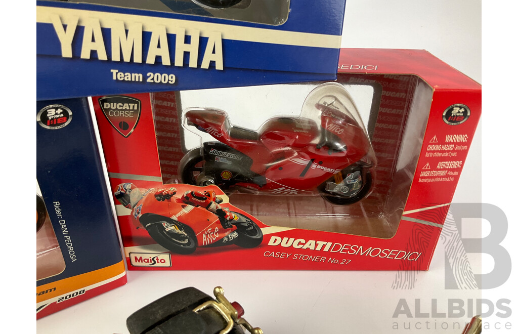 Boxed Maisto 2009 Yamaha, Casey Stoner Ducati, 2008 Honda RCV with Harley Davidsons and Triumph