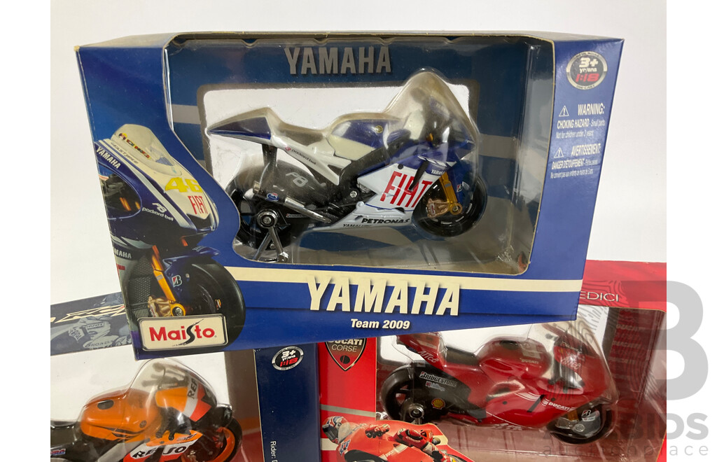 Boxed Maisto 2009 Yamaha, Casey Stoner Ducati, 2008 Honda RCV with Harley Davidsons and Triumph