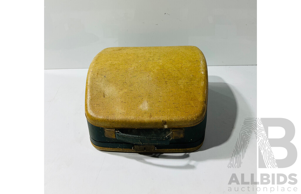 Vintage Remington Quiet-riter Typewriter in Vinyl Hard Case