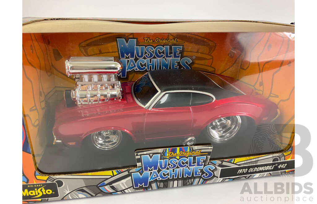 Maisto Diecast Muscle Machines 1941 Willys and 1970 Oldsmobile 442 - 1:24 Scale