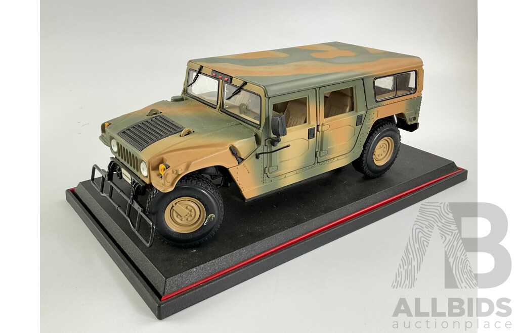 Maisto Hummer Station Wagon 1:18 Scale