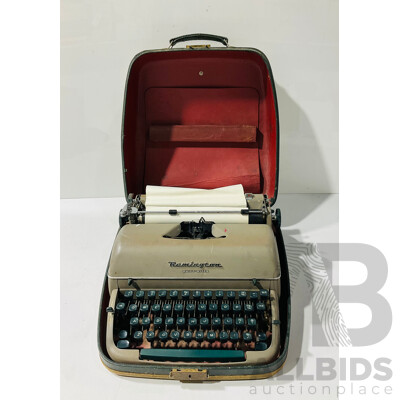 Vintage Remington Quiet-riter Typewriter in Vinyl Hard Case