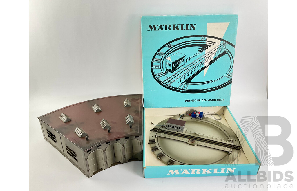 Vintage Marklin HO Scale Electric Turn Table with Steel Round House Shed, Made in Germany