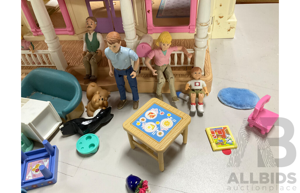 Fisher Price Foldout Dolls House with Accessories Including Dolls, Furniture and Pets