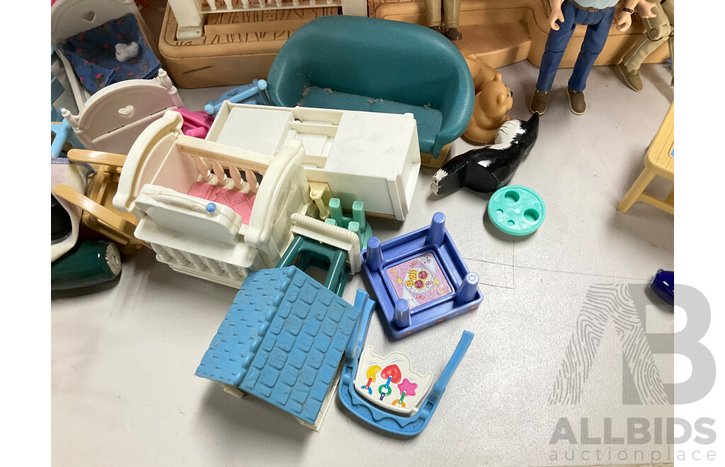 Fisher Price Foldout Dolls House with Accessories Including Dolls, Furniture and Pets