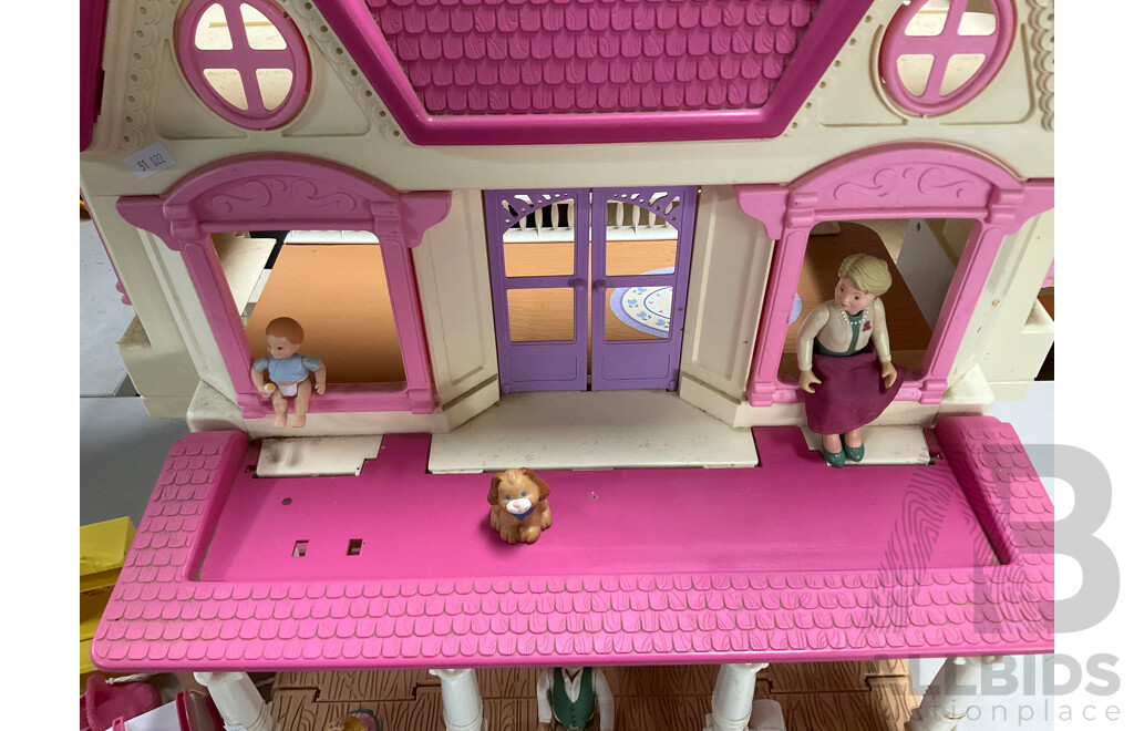 Fisher Price Foldout Dolls House with Accessories Including Dolls, Furniture and Pets