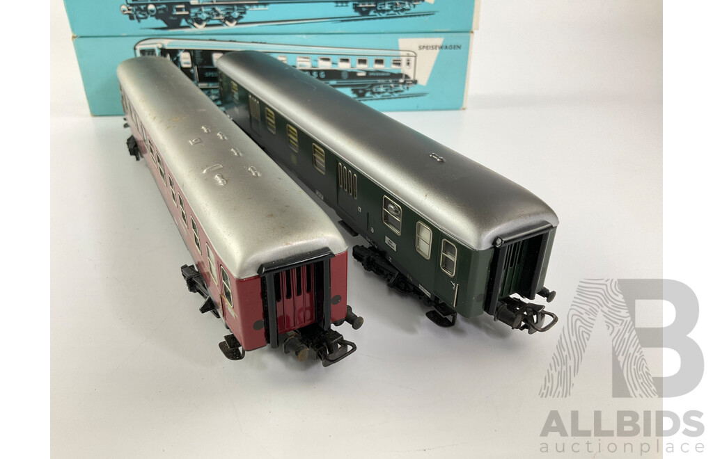 Vintage Marklin HO Scale Luggage, Express Coach and Dining Carriages 4024, 4022 and 4026 with Original Boxes, Made in West Germany