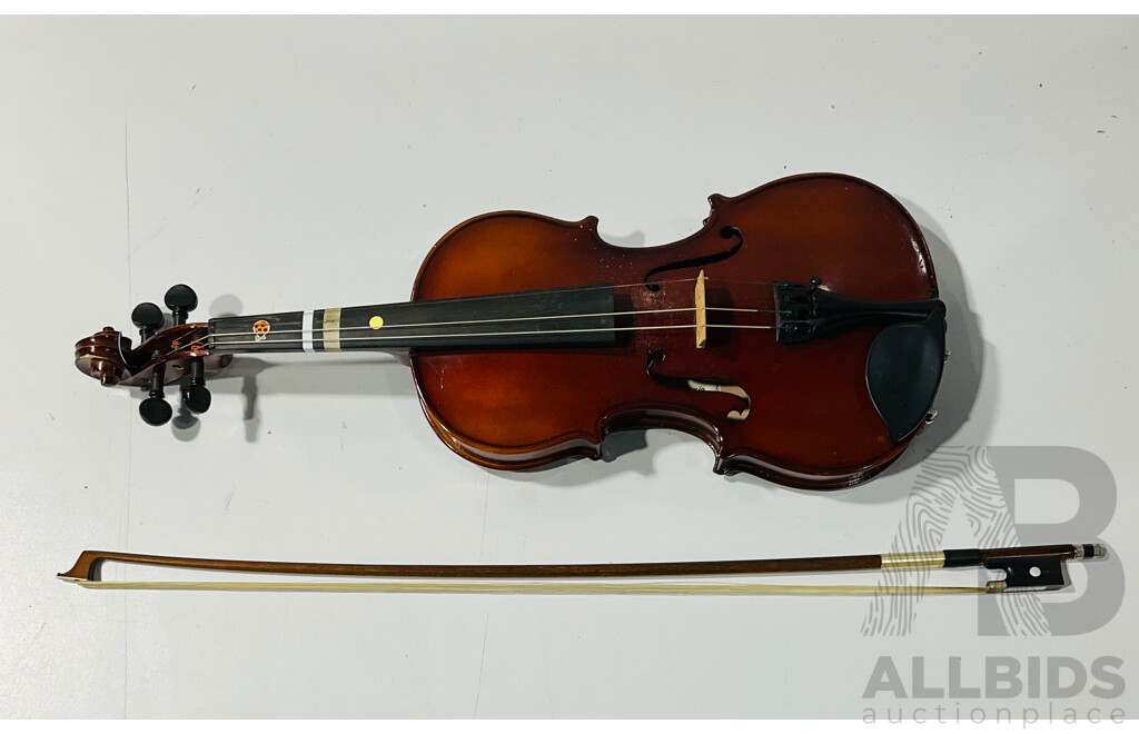 Student St Antonio Half Size Violin with Bow in Hard Case