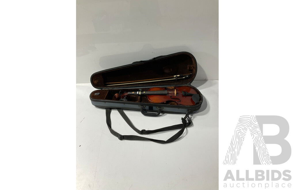 Student St Antonio Half Size Violin with Bow in Hard Case