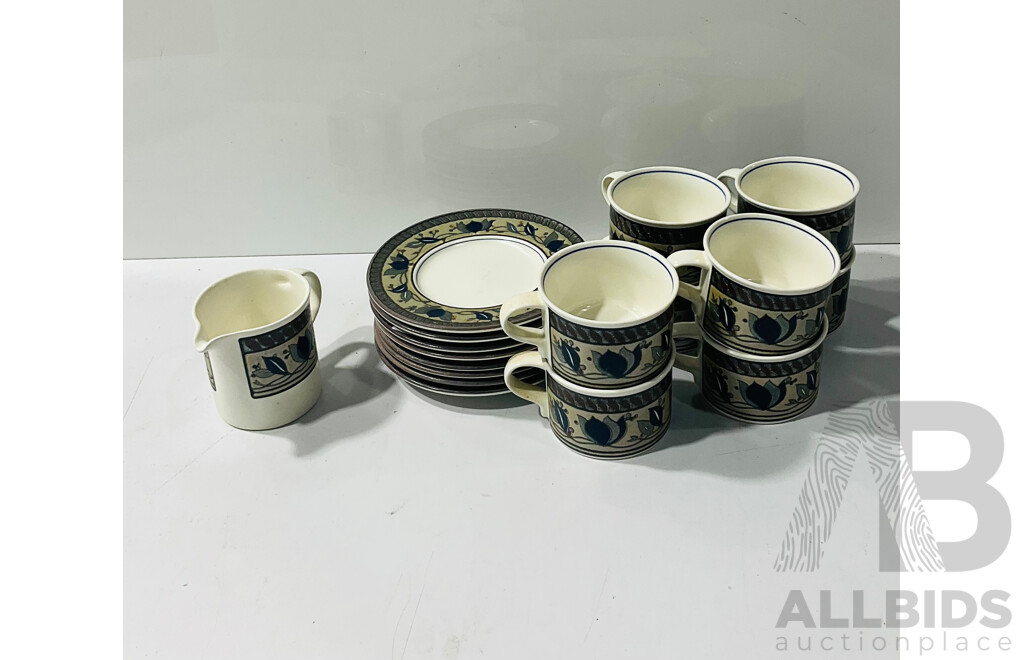 Retro Ceramic Mikasa Intaglio 17 Piece Set in Arabella Pattern