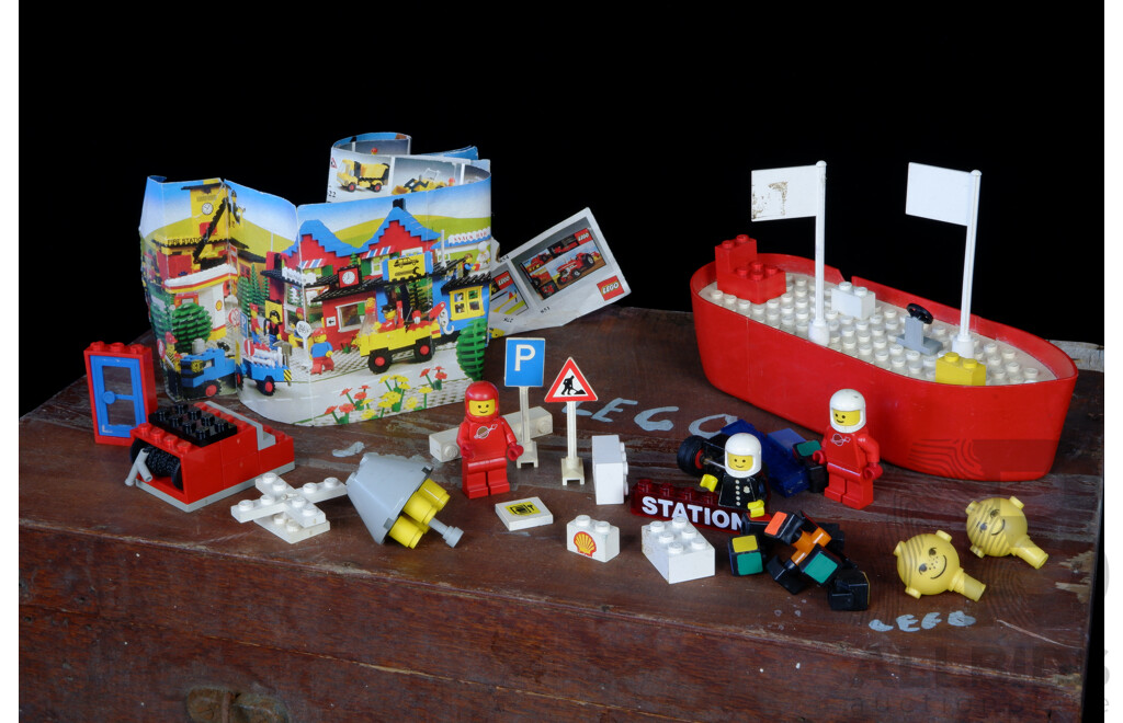 Collection Vintage 1970s Lego Including Minifigures and More