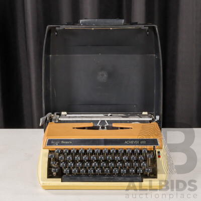 Vintage Sears Achiever 600 Typewriter in Case Vintage Sears Achiever 600 Typewriter in Case