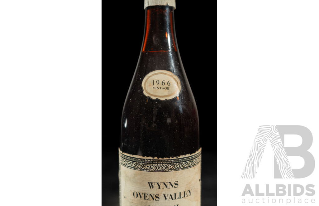 Wynns Ovens Valley Shiraz Burgundy Vintage 1966