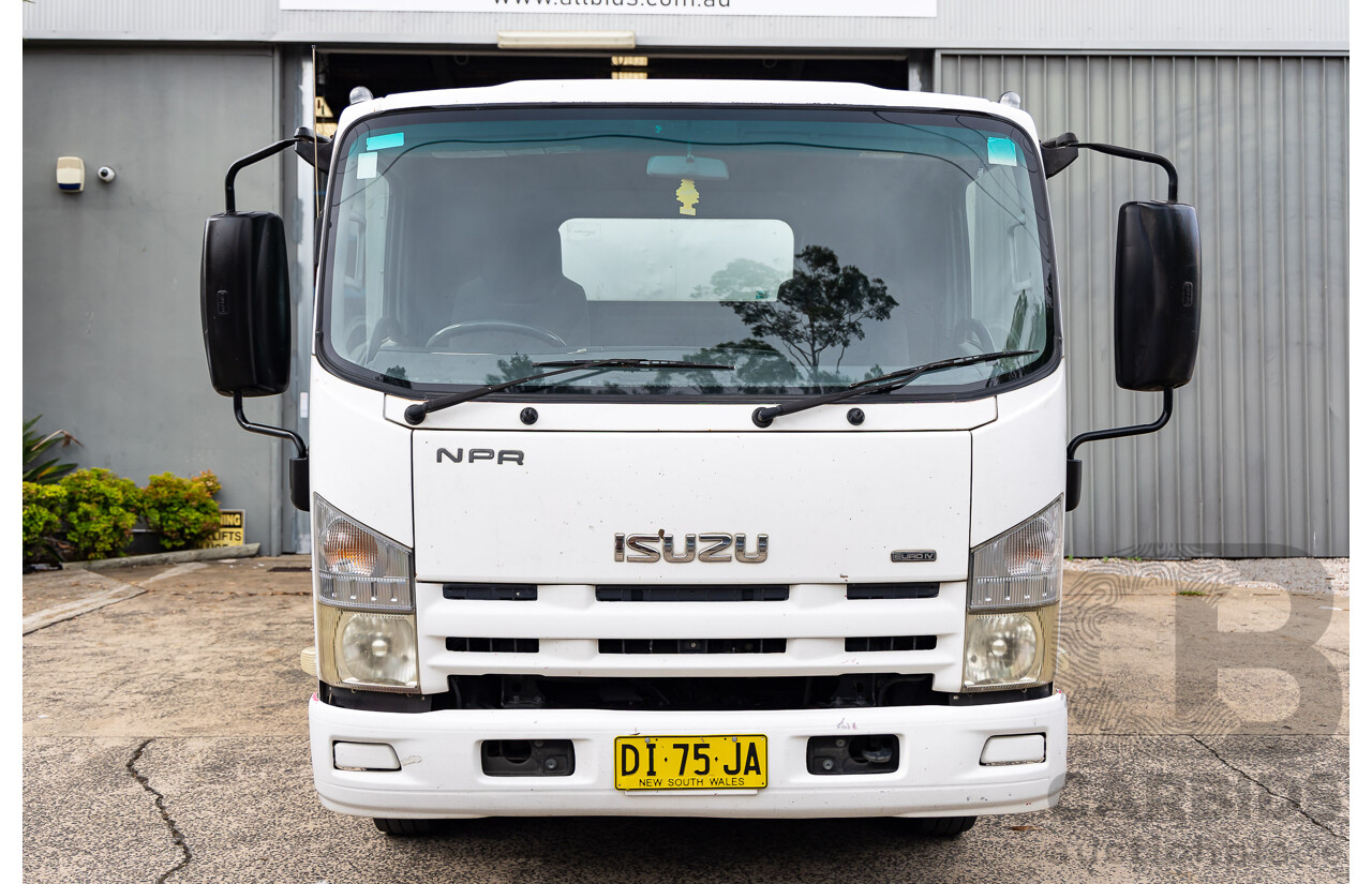 11/2009 Isuzu NPR200 Medium 4x2 NH C/Chas Curtain Side White Turbo Diesel 5.2L