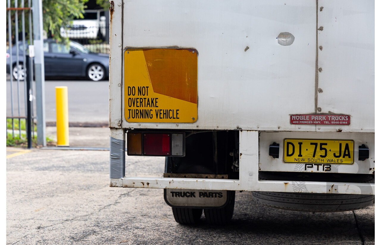 11/2009 Isuzu NPR200 Medium 4x2 NH C/Chas Curtain Side White Turbo Diesel 5.2L