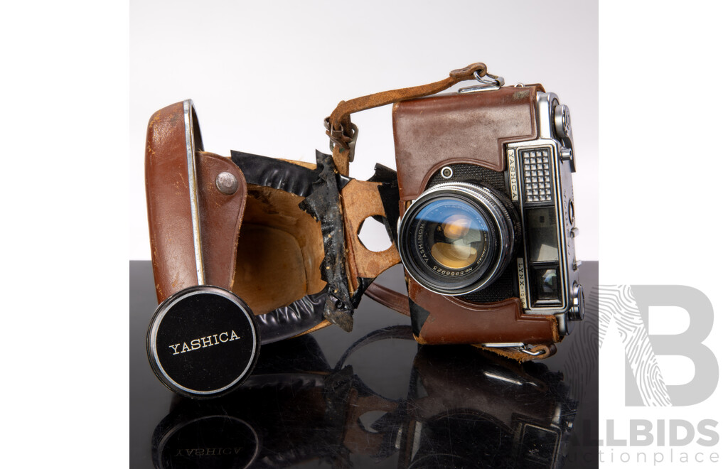 Vintage Japanese Yashica Lynx 1000 35mm Film Camera in Leather Case