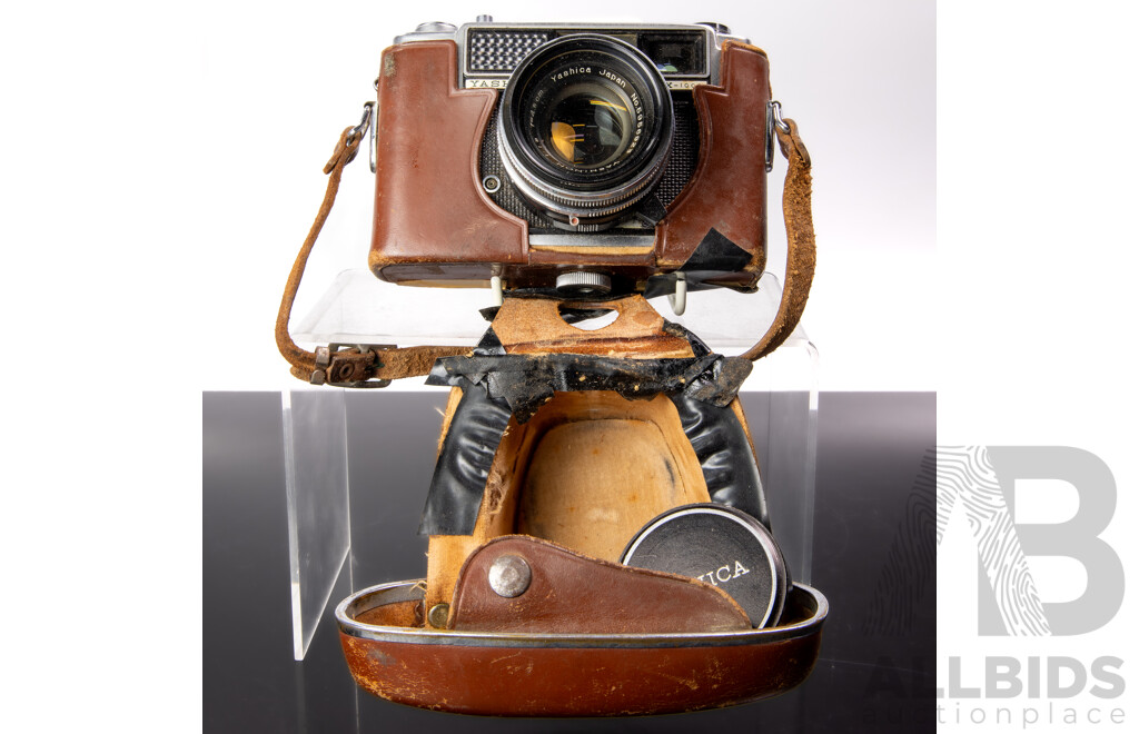 Vintage Japanese Yashica Lynx 1000 35mm Film Camera in Leather Case