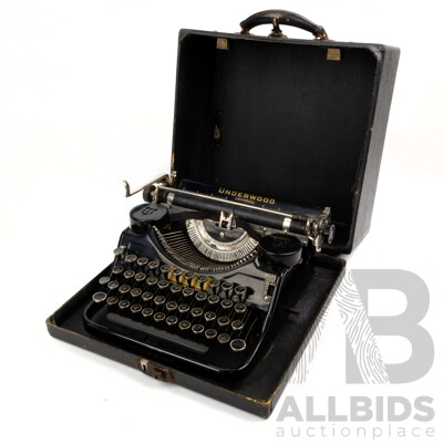 Vintage Underwood Universal Typewriter with Original Case and Spare Ink Ribbon, Made in Canada