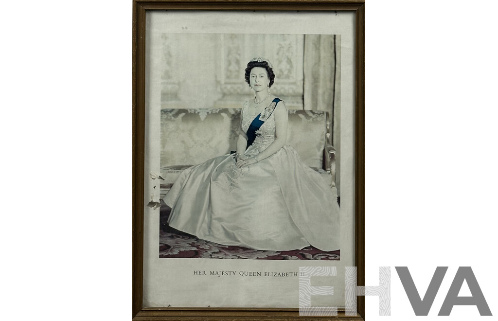 Vintage Poster Print of Her Majesty Queen Elizabeth II in Lovely Gilt Wood Frame, 54 x 39 cm (frame)
