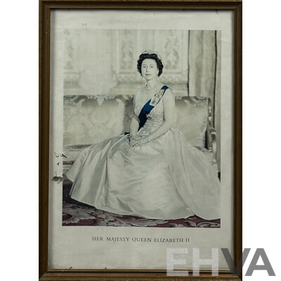 Vintage Poster Print of Her Majesty Queen Elizabeth II in Lovely Gilt Wood Frame, 54 x 39 cm (frame)