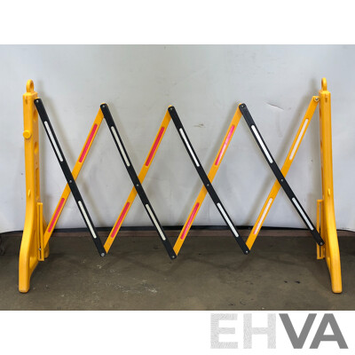 2000mm Portable Expanding Barrier with Reflectors