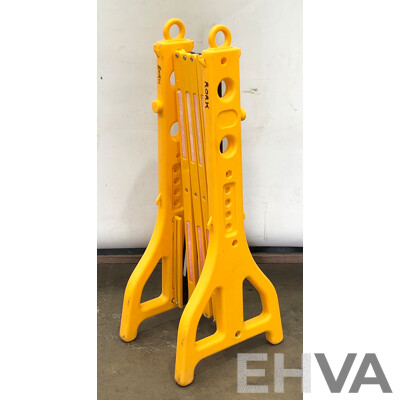 2000mm Portable Expanding Barrier with Reflectors