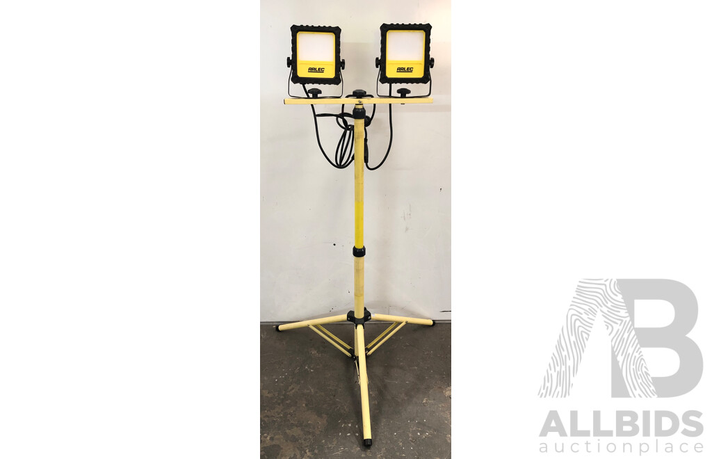 Arlec 2 X 20W 3200lm LED Worklight with Tripod