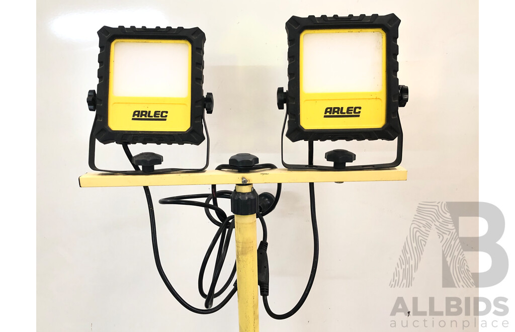 Arlec 2 X 20W 3200lm LED Worklight with Tripod