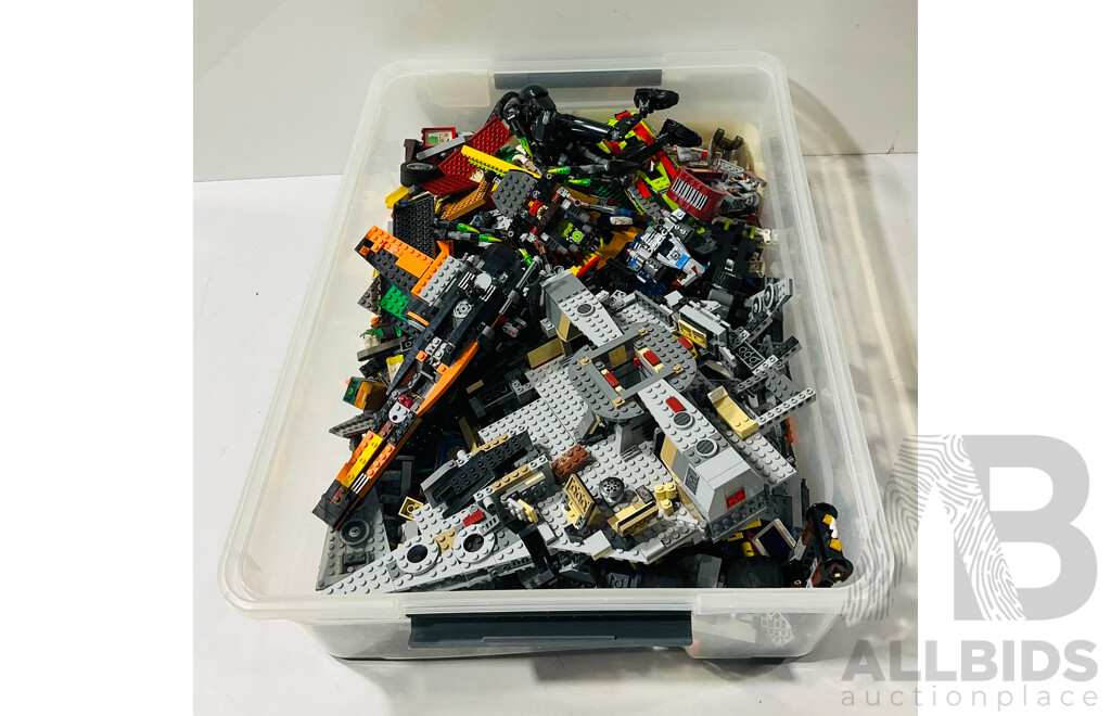 Collection of Loose Lego Including Star Wars and More