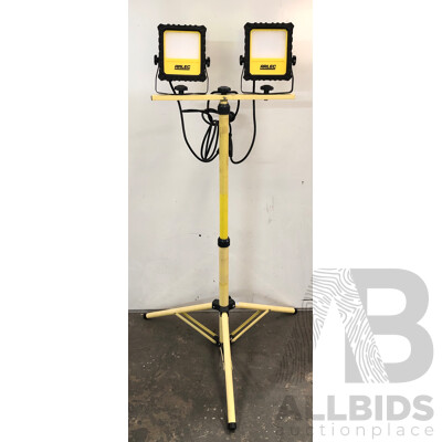 Arlec 2 X 20W 3200lm LED Worklight with Tripod