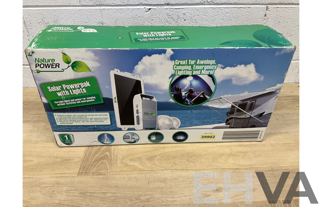 NATURE POWER Solar Powerpak with Lights