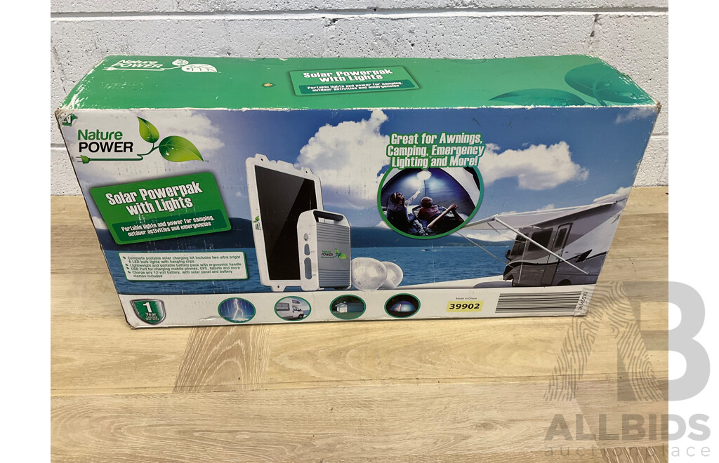 NATURE POWER Solar Powerpak with Lights