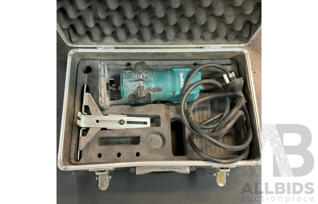 MAKITA Q04381Corded Trim Router with Case