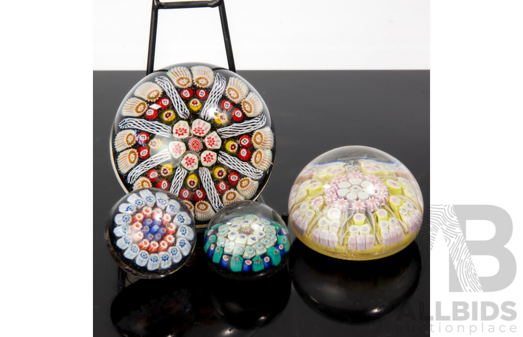 Collection Scottish Perth Made Strathearn Paperweights with Millefiori Design