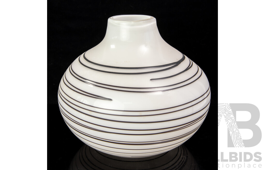 Kamei Studios American Group Black and White Spirals Glass Vase