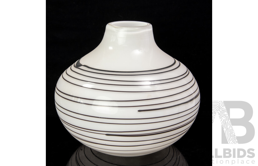 Kamei Studios American Group Black and White Spirals Glass Vase