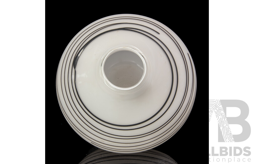 Kamei Studios American Group Black and White Spirals Glass Vase