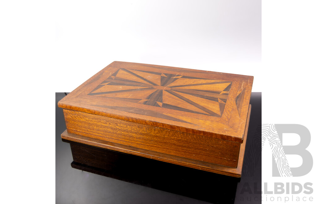 Vintage Wooden Lidded Box with Marquetry Specimen Wood Inlay to Top