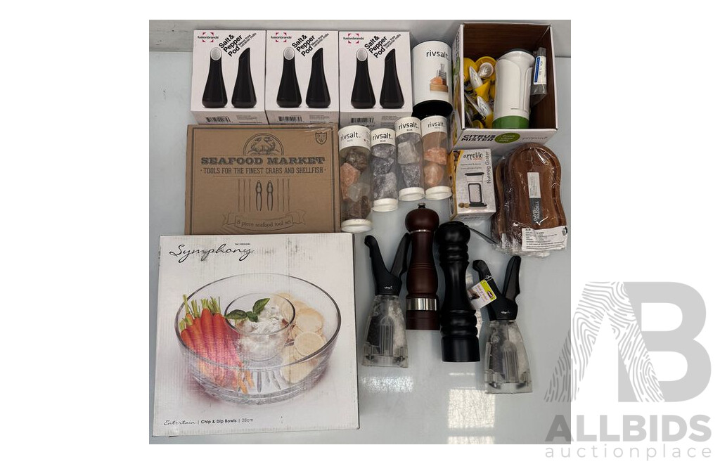 Kitchen Goods - Salt & Pepper Grinders, Peelers, Knives, Bowls, and Utensils