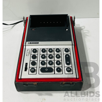 Vintage Sanyo Mini Electronic Calculator ICC-82D in Protective Case