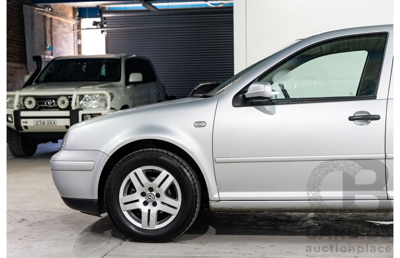 10/2003 Volkswagen Golf 1.6 S  5d Hatchback Reflex Silver 1.6L