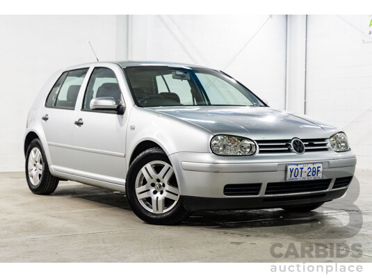 10/2003 Volkswagen Golf 1.6 S  5d Hatchback Reflex Silver 1.6L